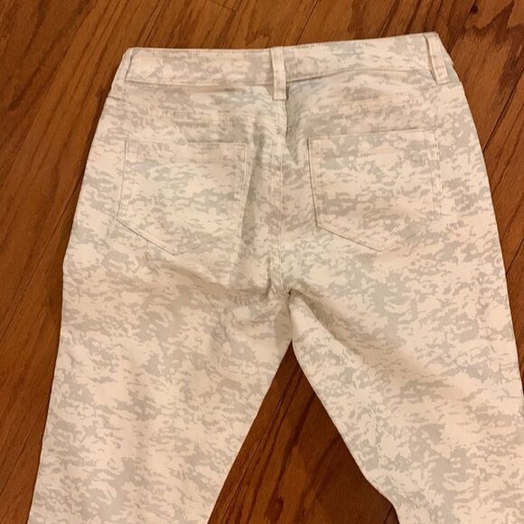 TWO BY VINCE CAMUTO SIZE 26/2 gray/silver & cream - Picture 2 of 10